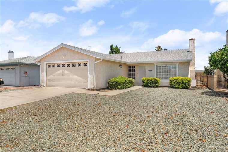 Photo of 2231 El Rancho Cir Hemet, CA 92545