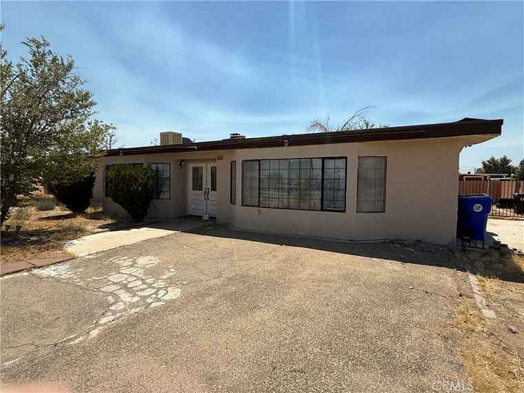 Photo of 14048 Navajo Rd Apple Valley, CA 92307