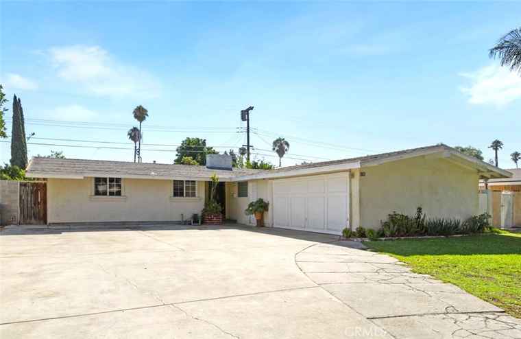 Photo of 6746 La Jolla Dr Riverside, CA 92504