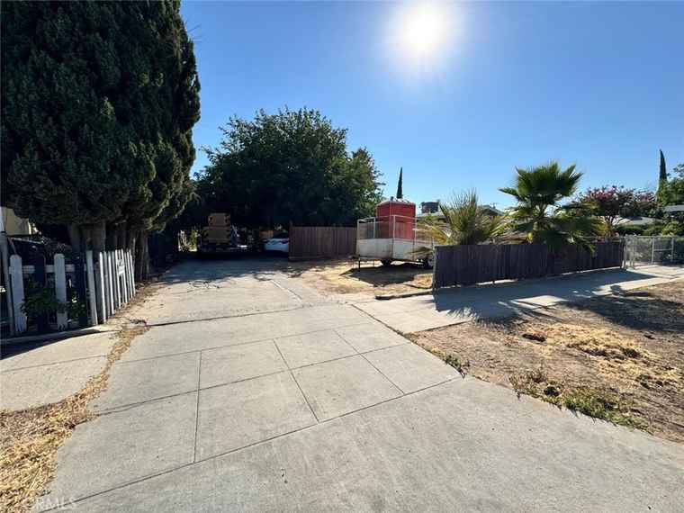 Photo of 912 S B St Madera, CA 93638