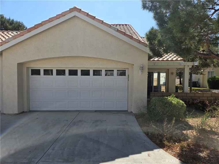 Photo of 11394 Country Club Dr Apple Valley, CA 92308