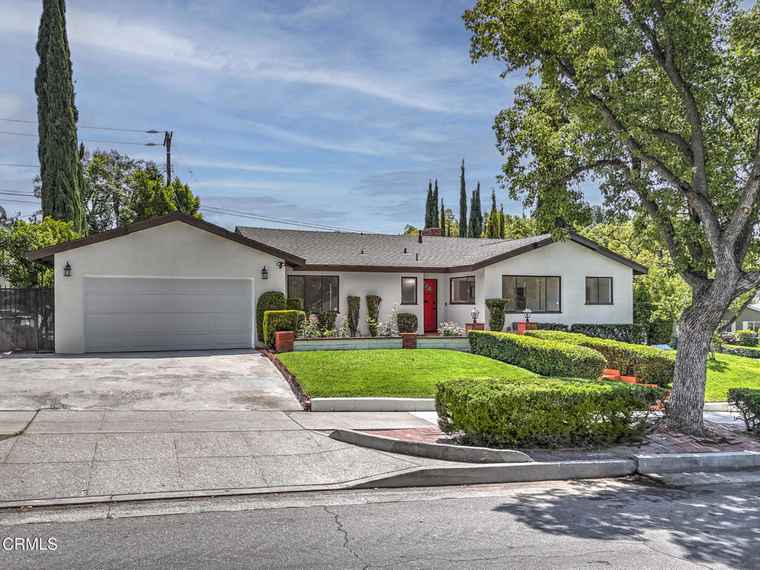 Photo of 1080 Riviera Dr Pasadena, CA 91107