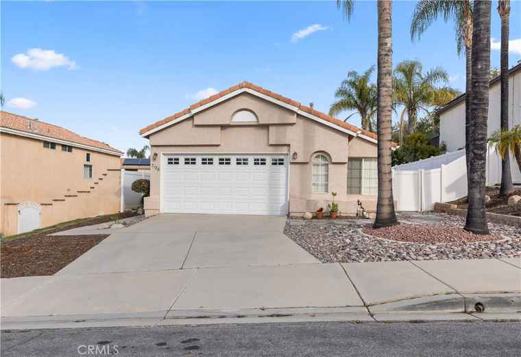 Photo of 7128 Pleasant View Ln Highland, CA 92346