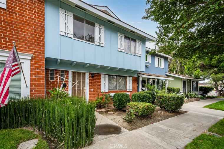Photo of 10158 Ascot Cir Huntington Beach, CA 92646