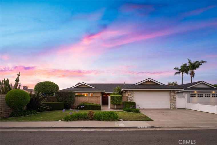 Photo of 9191 Albany Cir Huntington Beach, CA 92646