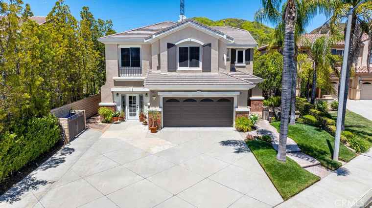Photo of 22019 Gold Canyon Dr Saugus, CA 91390