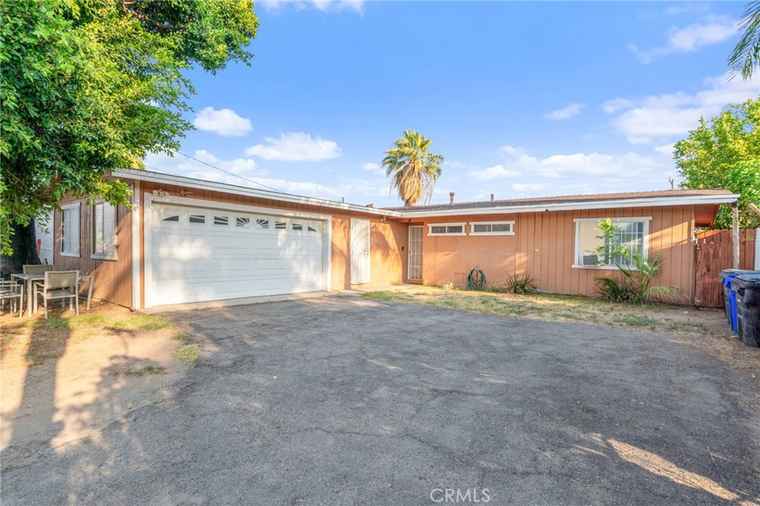 Photo of 645 E King St Rialto, CA 92376