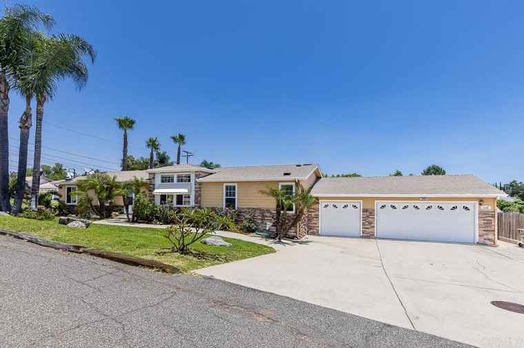 Photo of 1142 Belair Dr Fallbrook, CA 92028