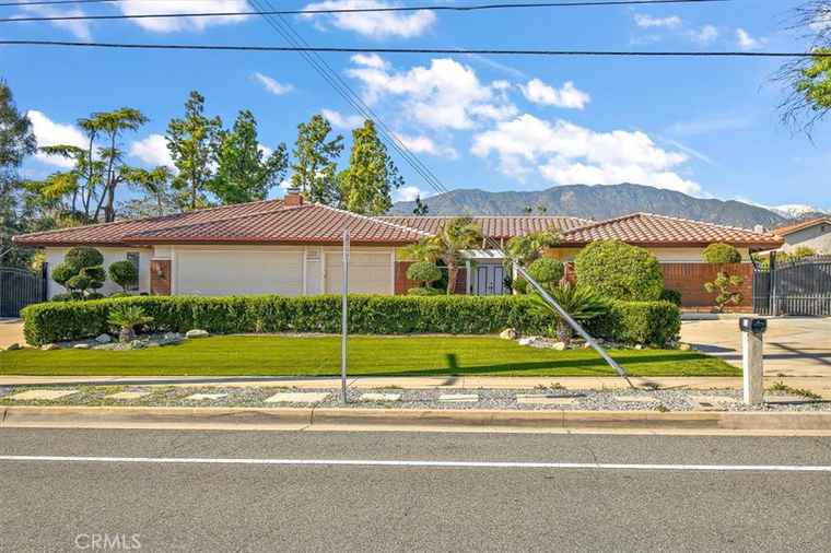 Photo of 121 E Baseline Rd Claremont, CA 91711