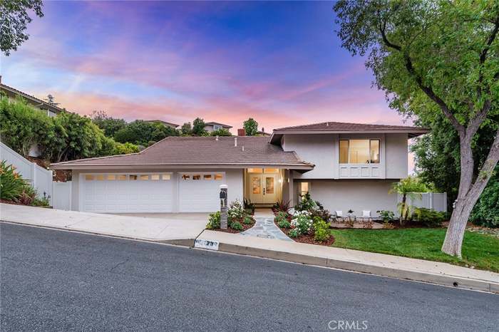 Westlake Village, Hours + Location