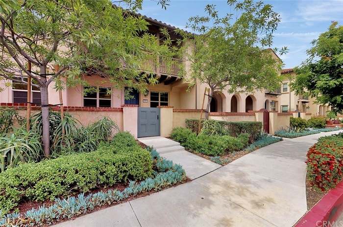 864 E Baseline Rd Claremont Ca 91711 3 Beds 2 5 Baths