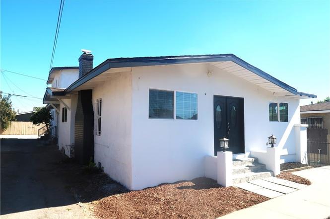 マサマサ✕4 11658 Success Ave, Los Angeles, CA 90059 | Redfin