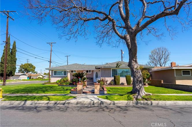 そた 2673 W Yale Ave, Anaheim, CA 92801 | Redfin