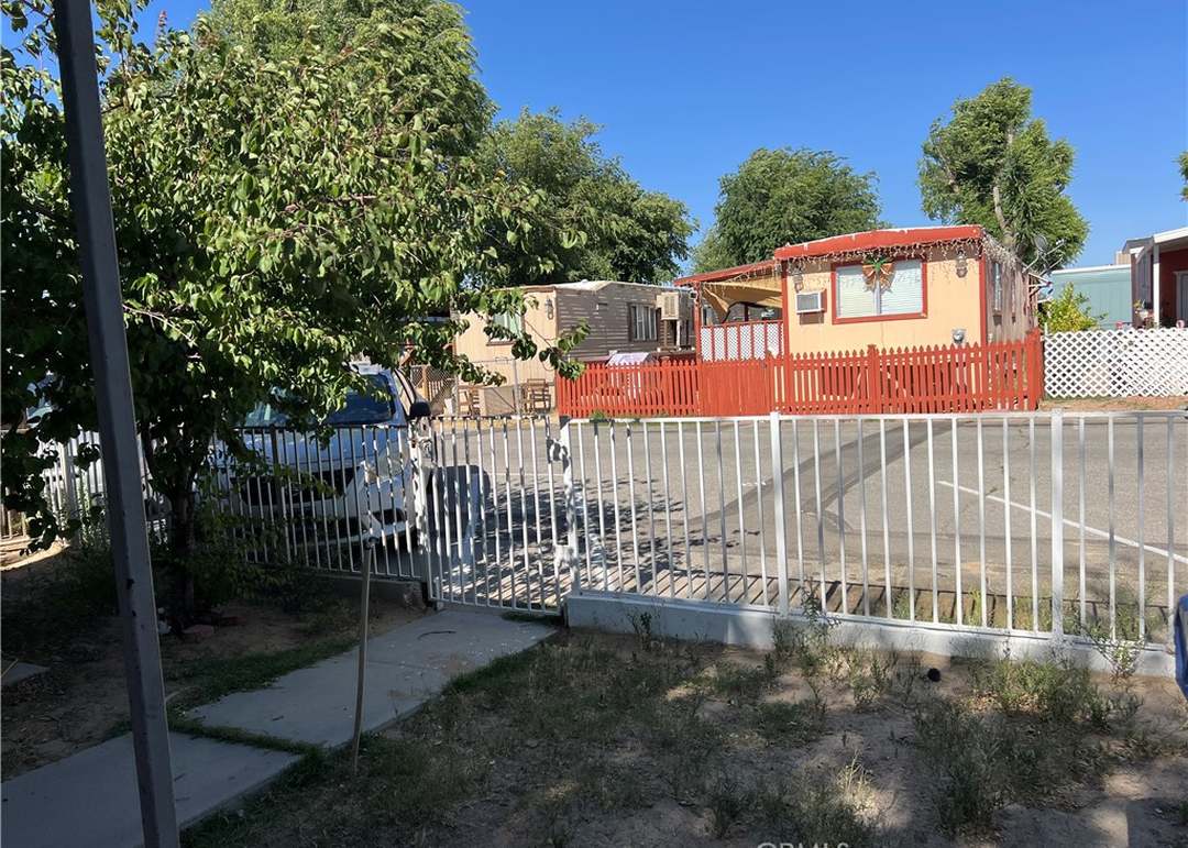 1617 E Avenue I #63, Lancaster, CA 93535