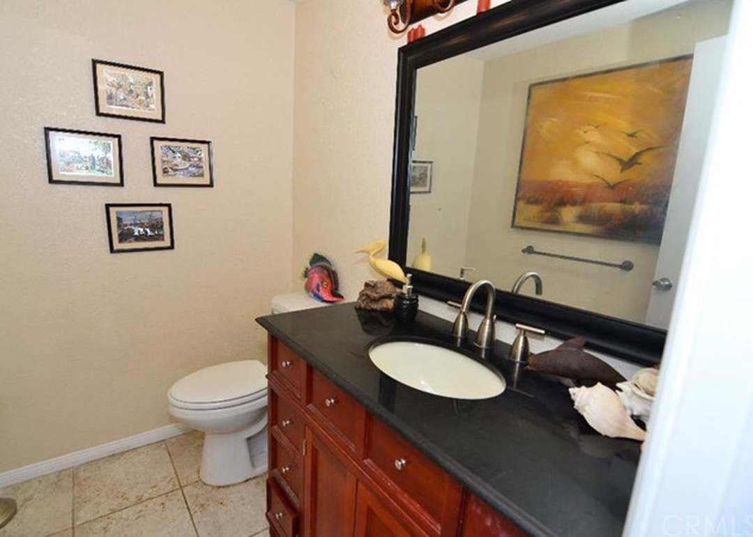 551 W Point O Woods Dr, Azusa, CA 91702