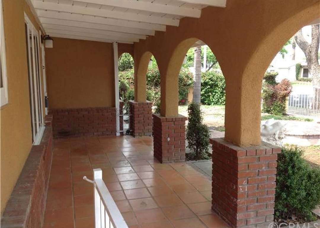 548 E Mason St, Azusa, CA 91702
