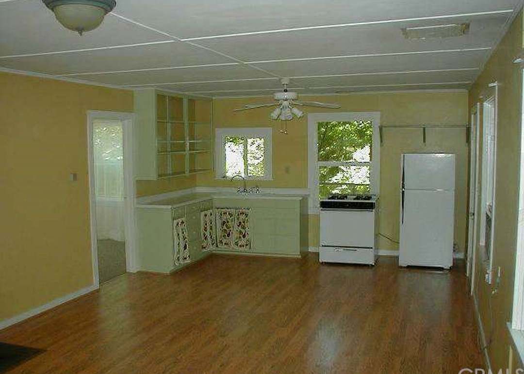676 Edwards Ln