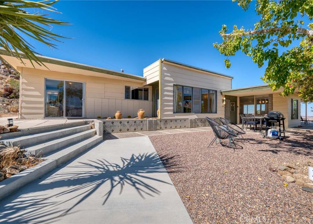 ※VJ　1/2 8775 Via Rocosa Rd, Joshua Tree, CA 92252 | Redfin