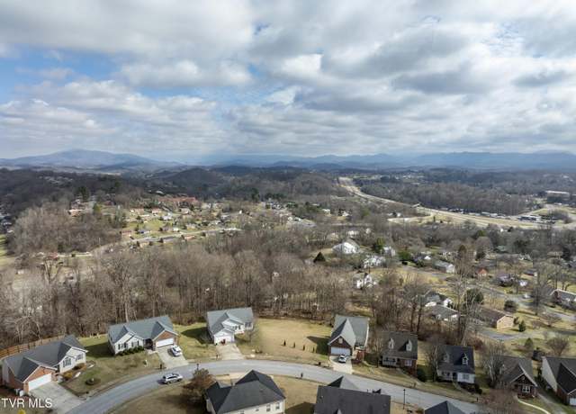 Property at 20 Taylor Ridge Ct, Johnson City, TN 37601