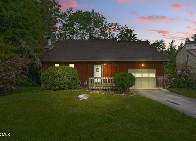 Property at 904 Hanson Dr, Johnson City, TN 37601, 3 beds, 2 baths
