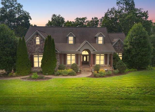 Property at 1184 Cliffview Cir, Johnson City, TN 37615, 6 beds, 5.5 baths