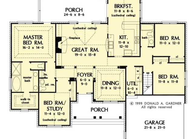 Property at 302 Charlton Ct, Bluff City, TN 37618, 4 beds, 3.5 baths