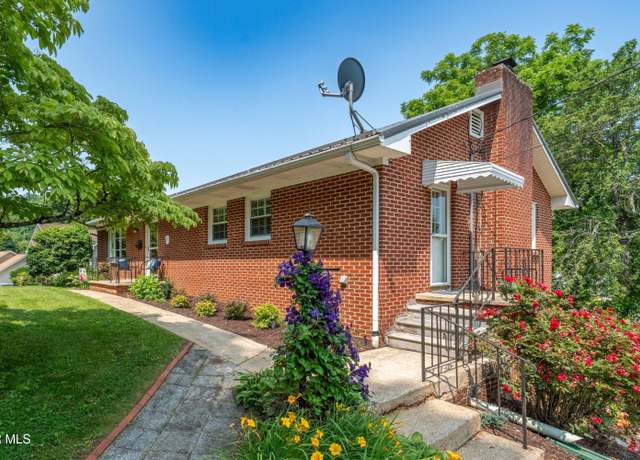 Property at 1623 Charlotte Dr, Elizabethton, TN 37643, 3 beds, 2 baths