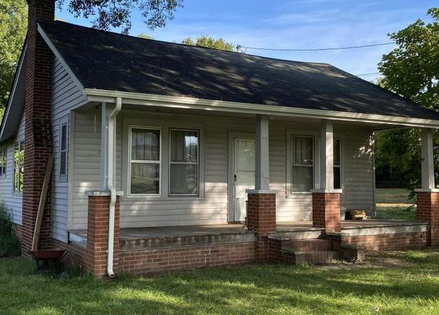 Property at 4228 Sullivan Gardens Dr, Kingsport, TN 37660, 4 beds, 3 baths