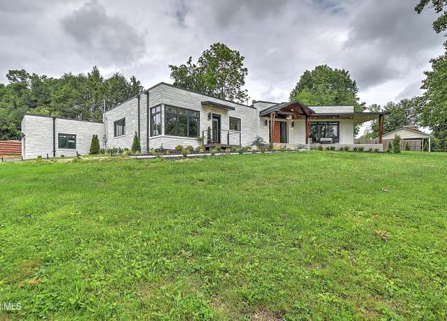 Property at 2146 Lee Hwy, Bristol, VA 24201, 3 beds, 2 baths