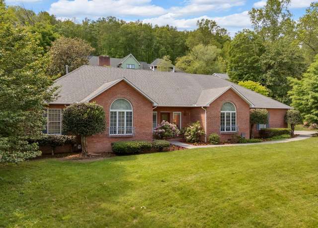 Property at 4 Roundtree Ct, Johnson City, TN 37604, 4 beds, 3 baths
