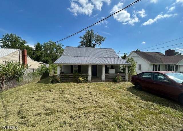 Property at 938 Barker St, Bristol, TN 37620, 3 beds, 1 bath