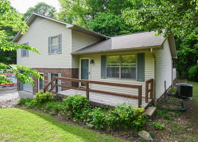 Property at 1401 Colony Cir, Morristown, TN 37813, 3 beds, 2 baths