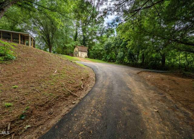 Property at 6573 Kingsport Hwy, Johnson City, TN 37615, 3 beds, 3 baths