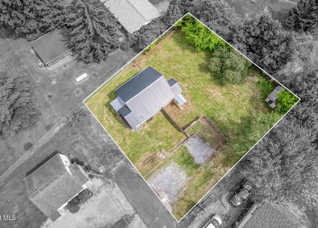 Property at 117 Dalton St, Kingsport, TN 37665, 2 beds, 1 bath