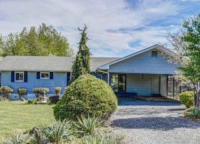 Property at 202 Redwood Rd, Bristol, TN 37620, 3 beds, 2 baths
