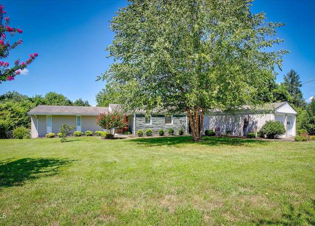 Property at 320 High Ridge Rd, Kingsport, TN 37660, 3 beds, 2 baths