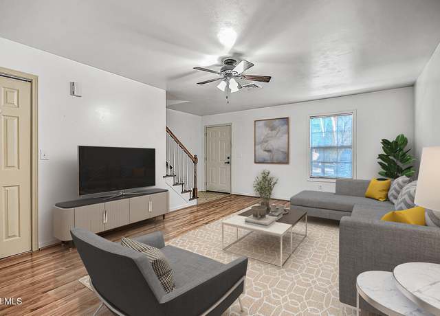 Property at 2420 Volunteer Pkwy #42, Bristol, TN 37620, 2 beds, 2.5 baths