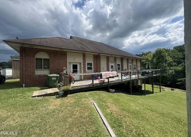 Property at 1310 Powder Branch Rd, Johnson City, TN 37601, 6 beds, 3 baths