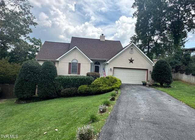 Property at 2 Eagle Ct, Johnson City, TN 37601, 3 beds, 3 baths