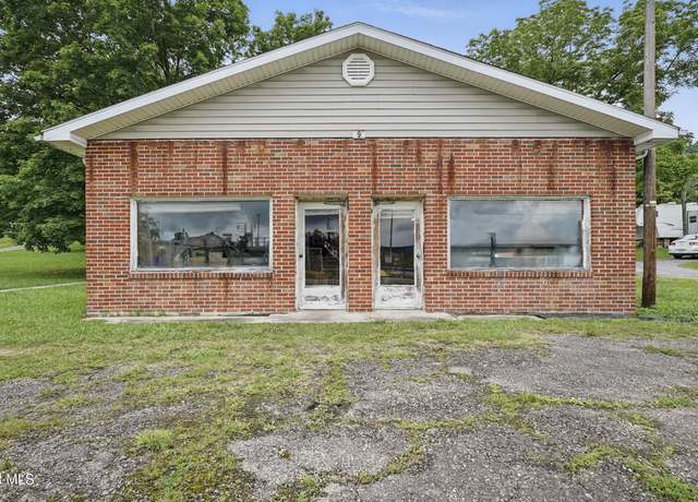 Property at 190 Railroad Ave, Duffield, VA 24244, 0.5 baths