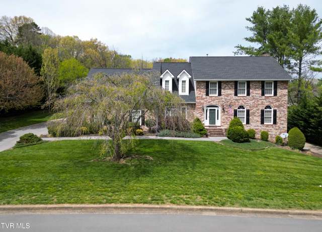 Property at 3302 Green Meadows Dr, Johnson City, TN 37604, 4 beds, 3.5 baths