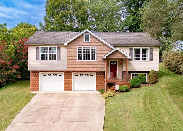Property at 3230 Kenridge St, Kingsport, TN 37664, 4 beds, 3 baths