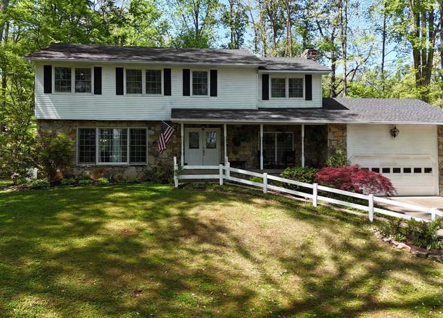 Property at 4 Willmar Cir, Johnson City, TN 37604, 5 beds, 2.5 baths
