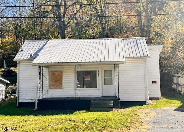 Property at 1122 Main St, Saltville, VA 24370, 2 beds, 1 bath