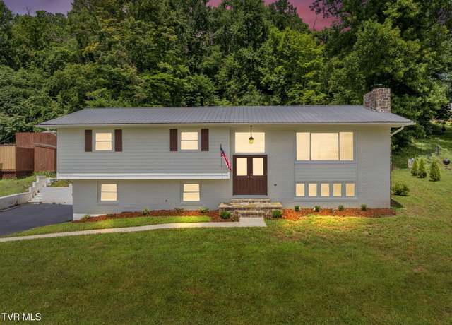 Property at 640 Foothills Rd, Kingsport, TN 37663, 3 beds, 2.5 baths