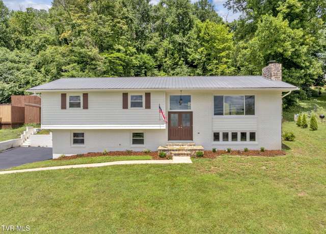 Property at 640 Foothills Rd, Kingsport, TN 37663, 3 beds, 2.5 baths