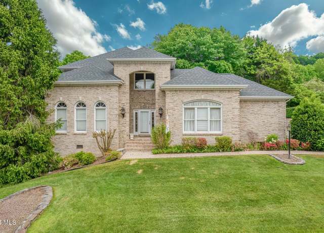 Property at 205 Woodbriar Dr, Johnson City, TN 37604, 4 beds, 3 baths