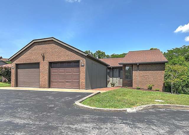 Property at 465 Manor Dr Unit D, Kingsport, TN 37660, 3 beds, 3 baths