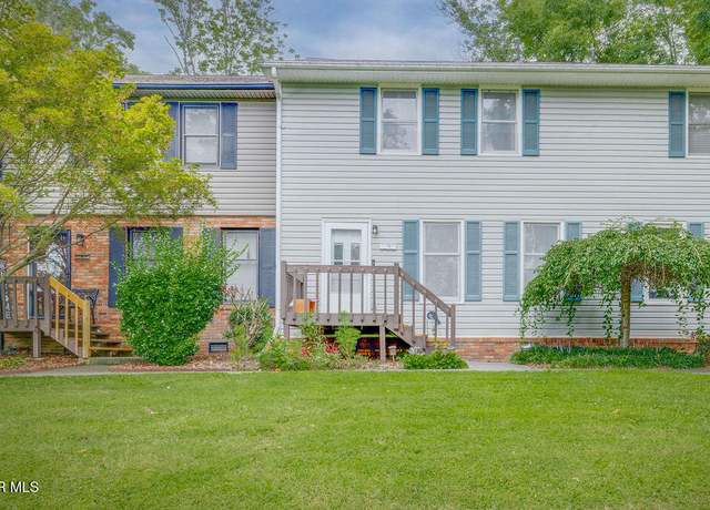 Property at 2205 Greenbriar Cir #3, Johnson City, TN 37601, 3 beds, 2.5 baths