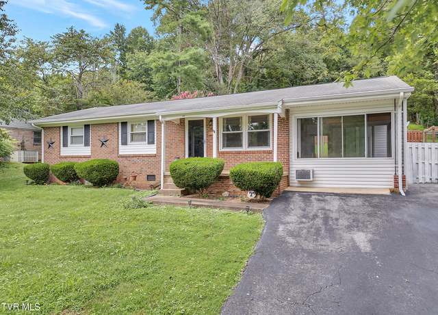 Property at 317 Hamilton Pl, Kingsport, TN 37663, 3 beds, 1.5 baths